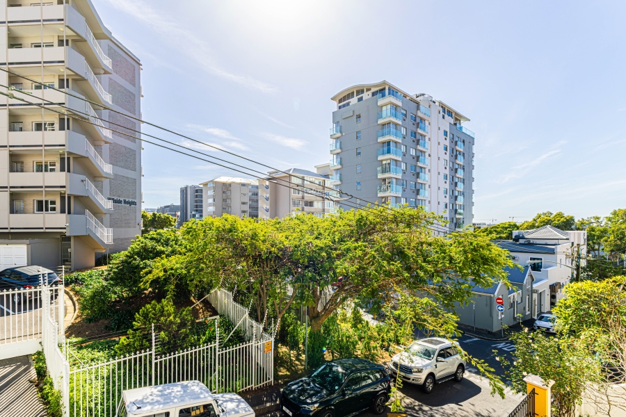 To Let 2 Bedroom Property for Rent in Green Point Western Cape